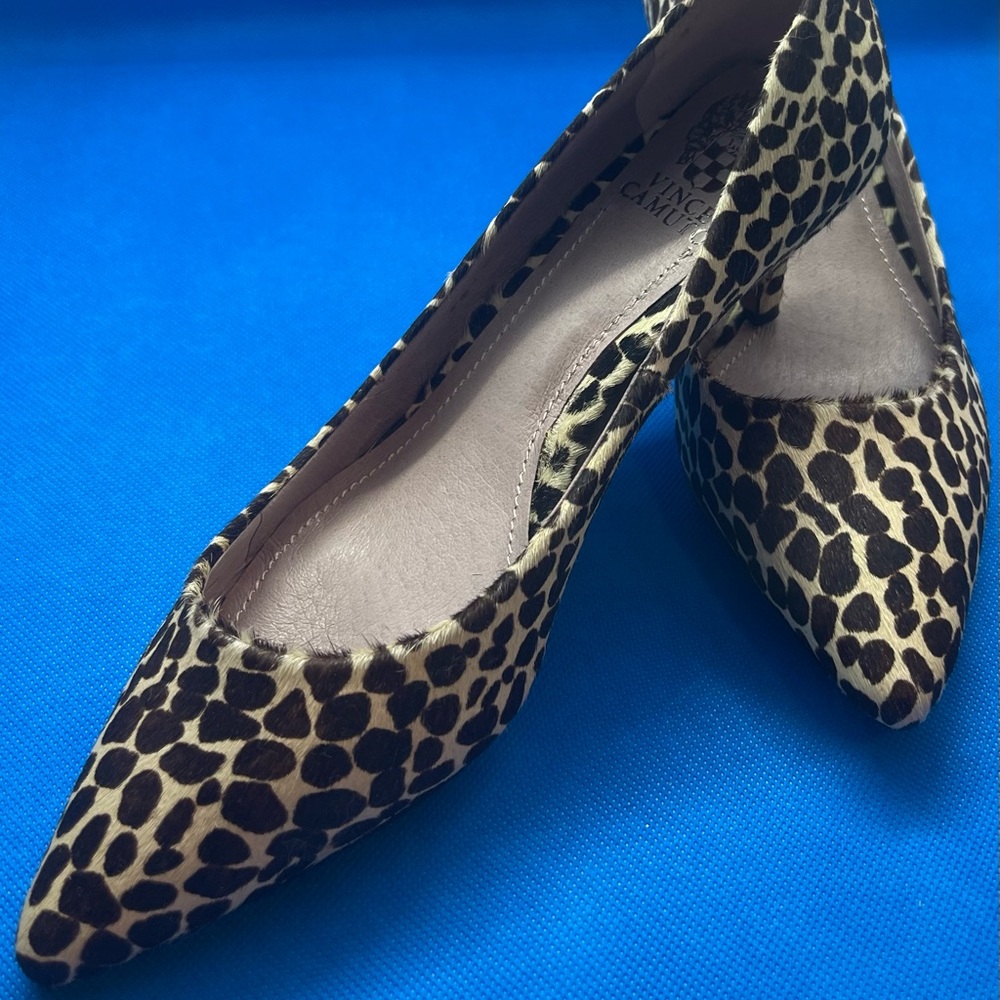 !! AUTHENTIC!! Vince Camuto Spotted Snow Cheetah